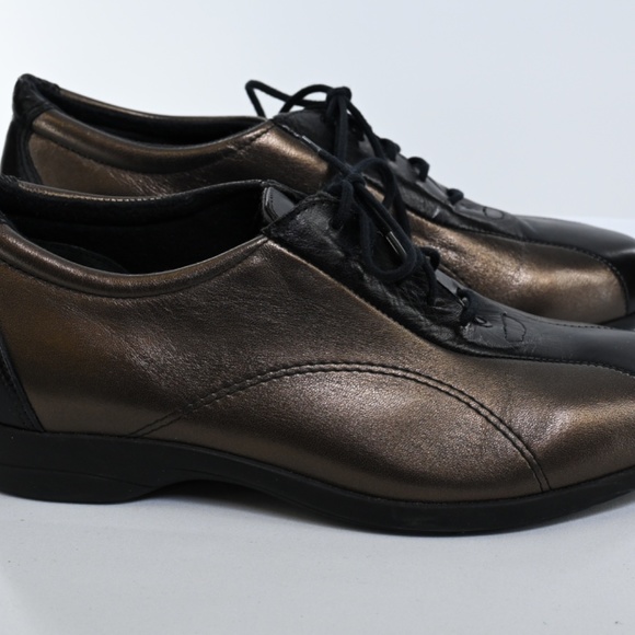 Like New Munro Shoes - Picture 2 of 4